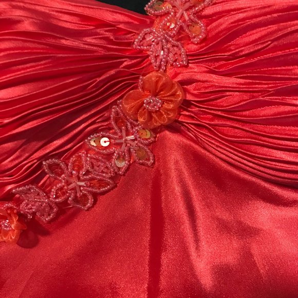 Dazzling Designer Red/Coral Formal Gown Size 3/4 - Picture 6 of 8